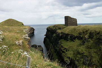 The chasm said to have been jumped by Laurence Oliphant, 3rd Lord. Ruins of Old Wick Castle are seen in the backgroud